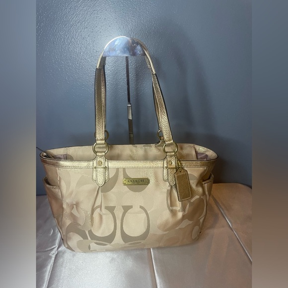 Authentic Coach Purse! #035COA - Picture 2 of 9